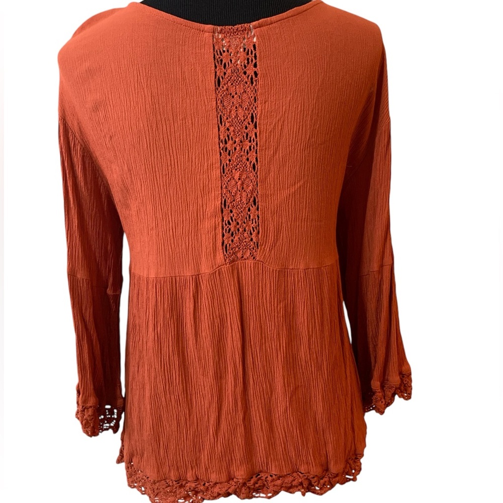 Adiva Burnt Orange Bell Sleeve Lace Detail Crepe Flowy Top Women’s Medium - Picture 2 of 7